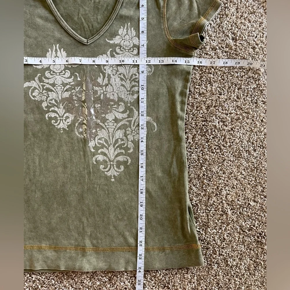 One World Graphic Fitted Shirt Women’s L Green Faded Retro Y2K Grunge 2000s - Picture 11 of 13